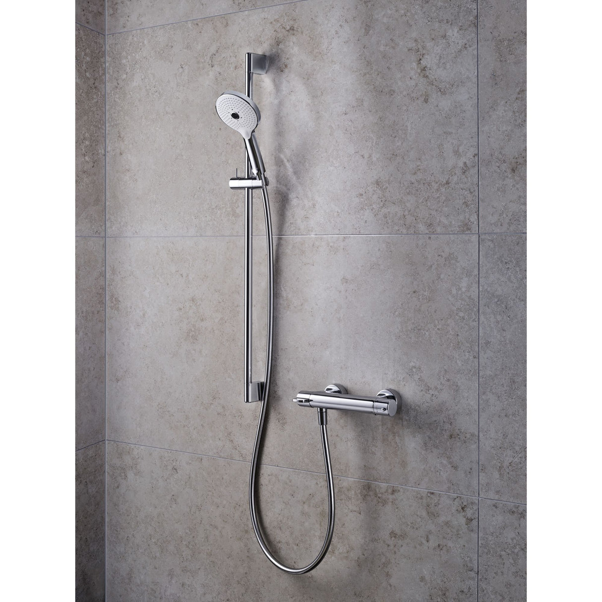 Douchette Grohe, colonne de douche chromée avec flexible, type moderne, couleur argentée