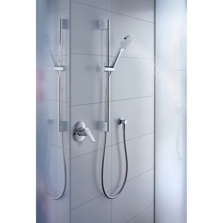Douchette Grohe argentée, ensemble de douche mural chromé, design moderne.