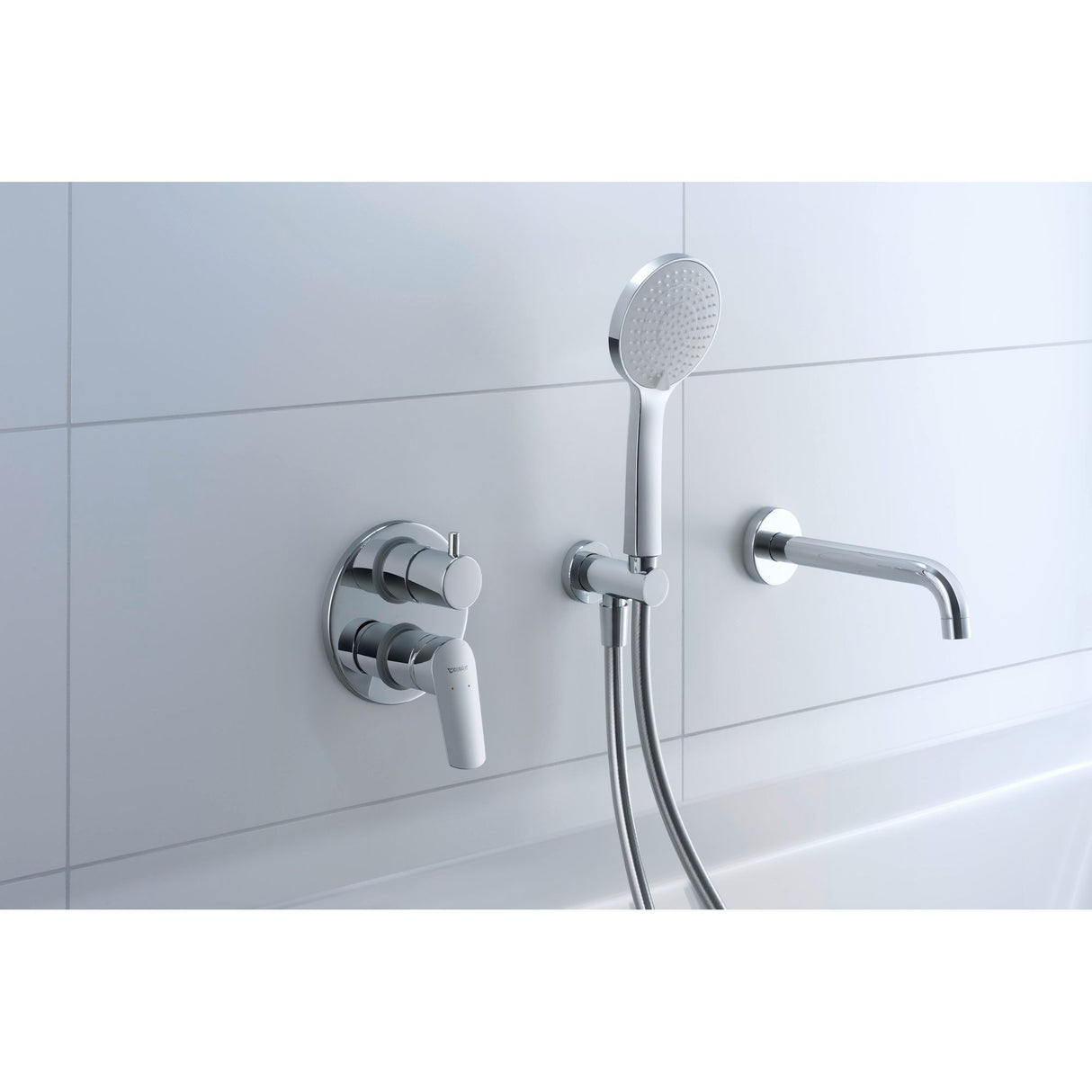 Mitigeur de bain chromé Grohe, robinet mural avec douchette, couleur argentée