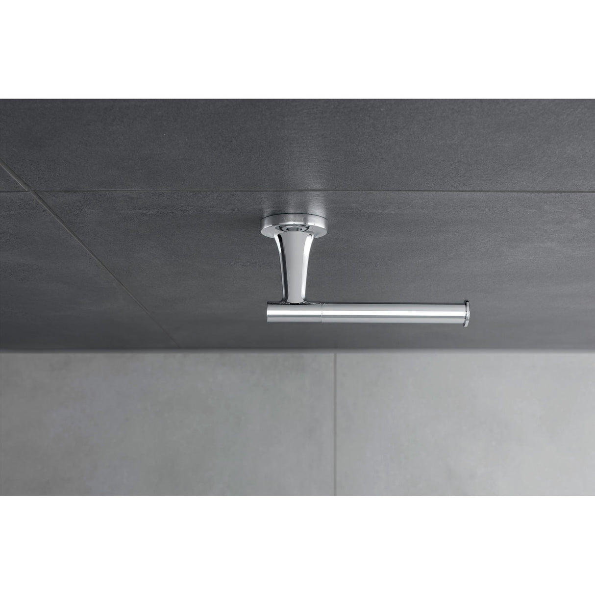 Siphon lavabo Grohe chromé, accessoire sanitaire design et moderne sur carrelage gris.