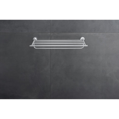 Porte-serviettes mural Grohe en métal chromé, couleur argent, installé sur carrelage gris