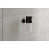 Distributeur de savon mural Grohe noir mat fixé sur carrelage mural