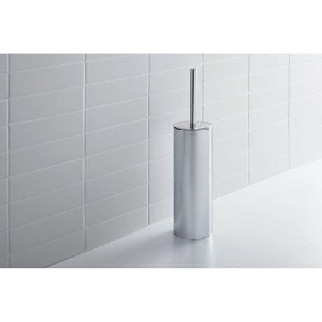 Brosse WC chromée, marque Hansgrohe, accessoire de salle de bain couleur argent.