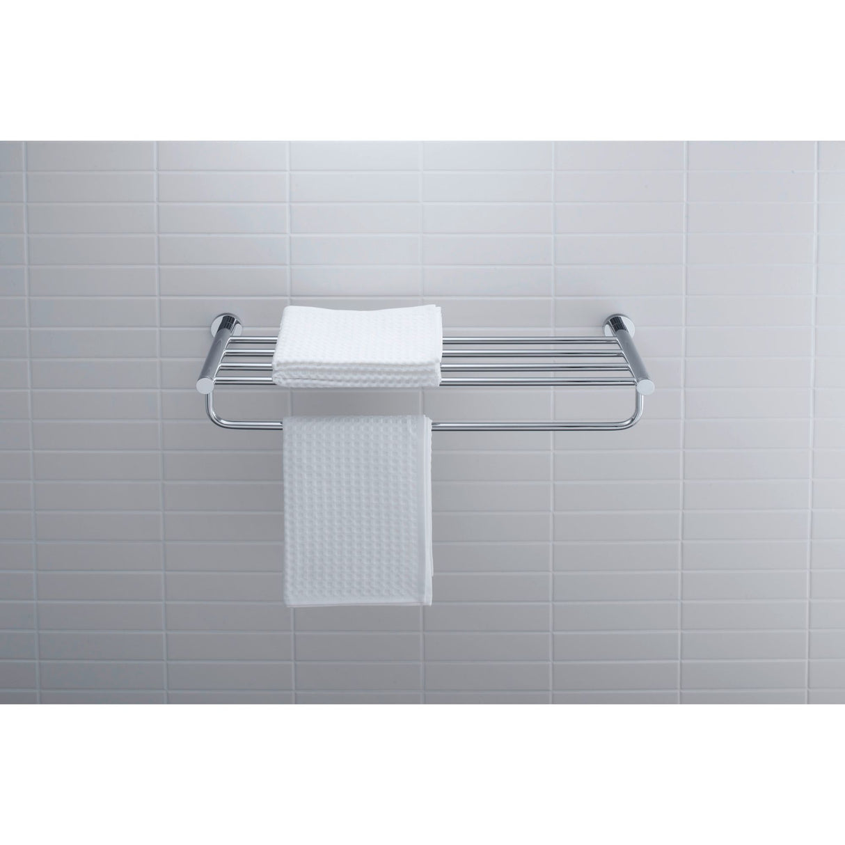 Porte-serviettes Grohe, accessoire salle de bain, finition chromée, mural, serviettes blanches