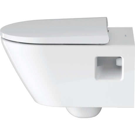 Toilette suspendue blanche, marque Villeroy & Boch, design moderne épuré.