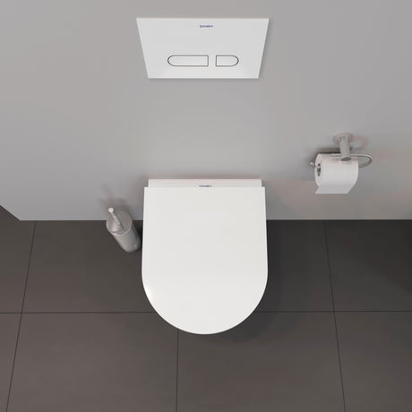 WC suspendu blanc Duravit, abattant blanc et plaque de commande blanche.