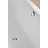Baignoire blanche marque Villeroy & Boch, bonde et trop-plein chromé, sanitaire salle de bain