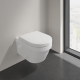 Toilette suspendue blanche Grohe, design moderne, installée contre un mur clair