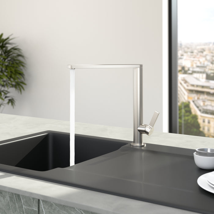 Mitigeur Grohe, robinet de cuisine en inox brossé, couleur argent, moderne.