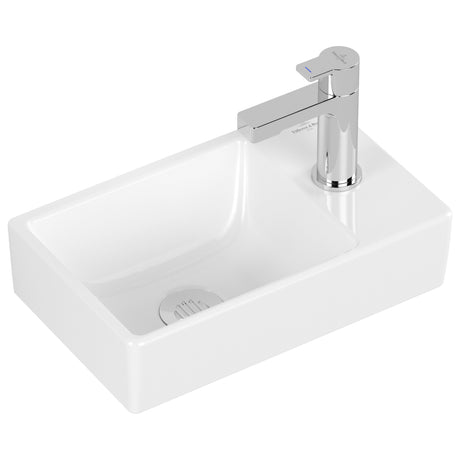 Lavabo blanc Villeroy & Boch, rectangulaire, avec robinet chromé moderne.