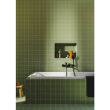 Mitigeur Grohe, robinetterie de bain noire sur baignoire, carrelage vert