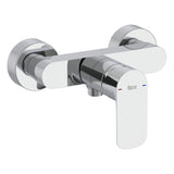 Mitigeur de douche Roca chromé, robinetterie sanitaire couleur argent.