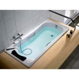 Baignoire blanche Grohe avec accoudoir, appuie-tête noir et mitigeur chrome