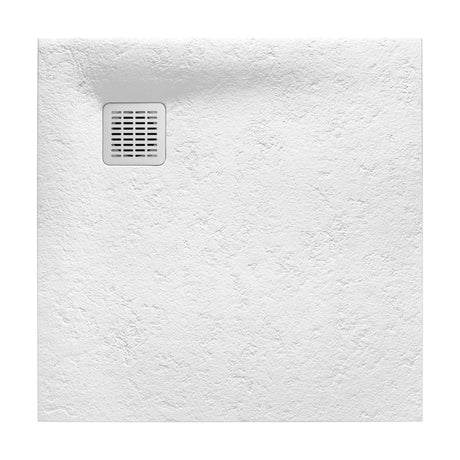 Receveur de douche blanc effet pierre, marque Sanycces, carré avec grille argentée.