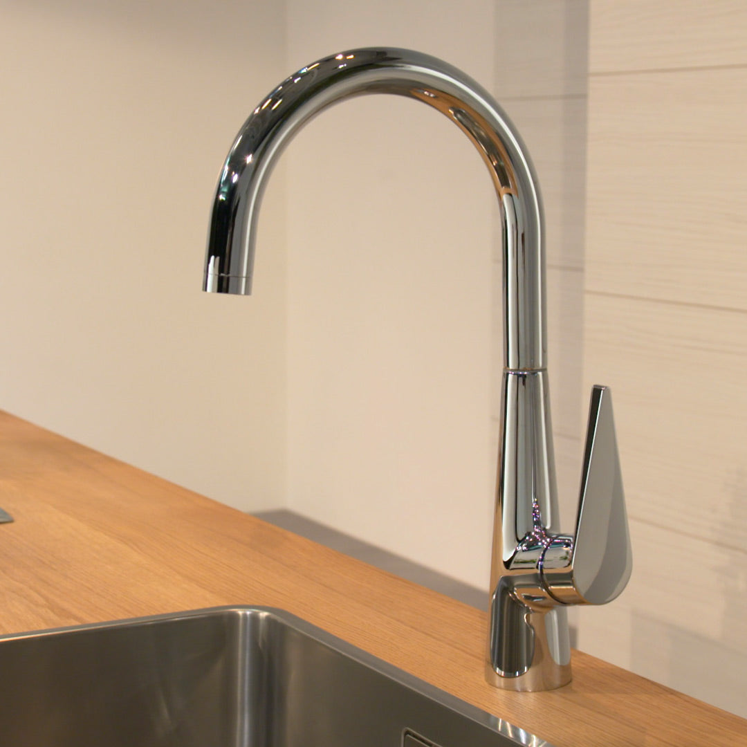 Mitigeur Grohe, robinet cuisine, finition chromée, design moderne