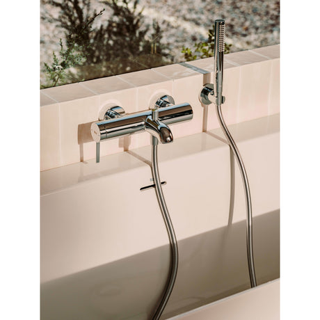 Mitigeur bain-douche Grohe, robinetterie chromée, couleur argent, montage mural.