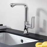 Mitigeur de cuisine Grohe chromé, robinet à levier moderne sur évier noir