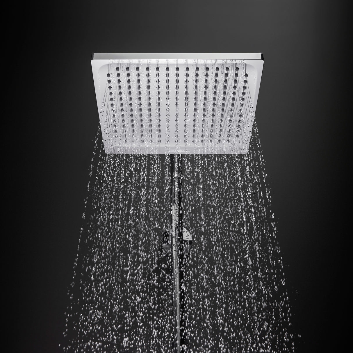 Pommeau de douche Grohe rectangulaire, couleur chrome, avec jets d’eau réguliers