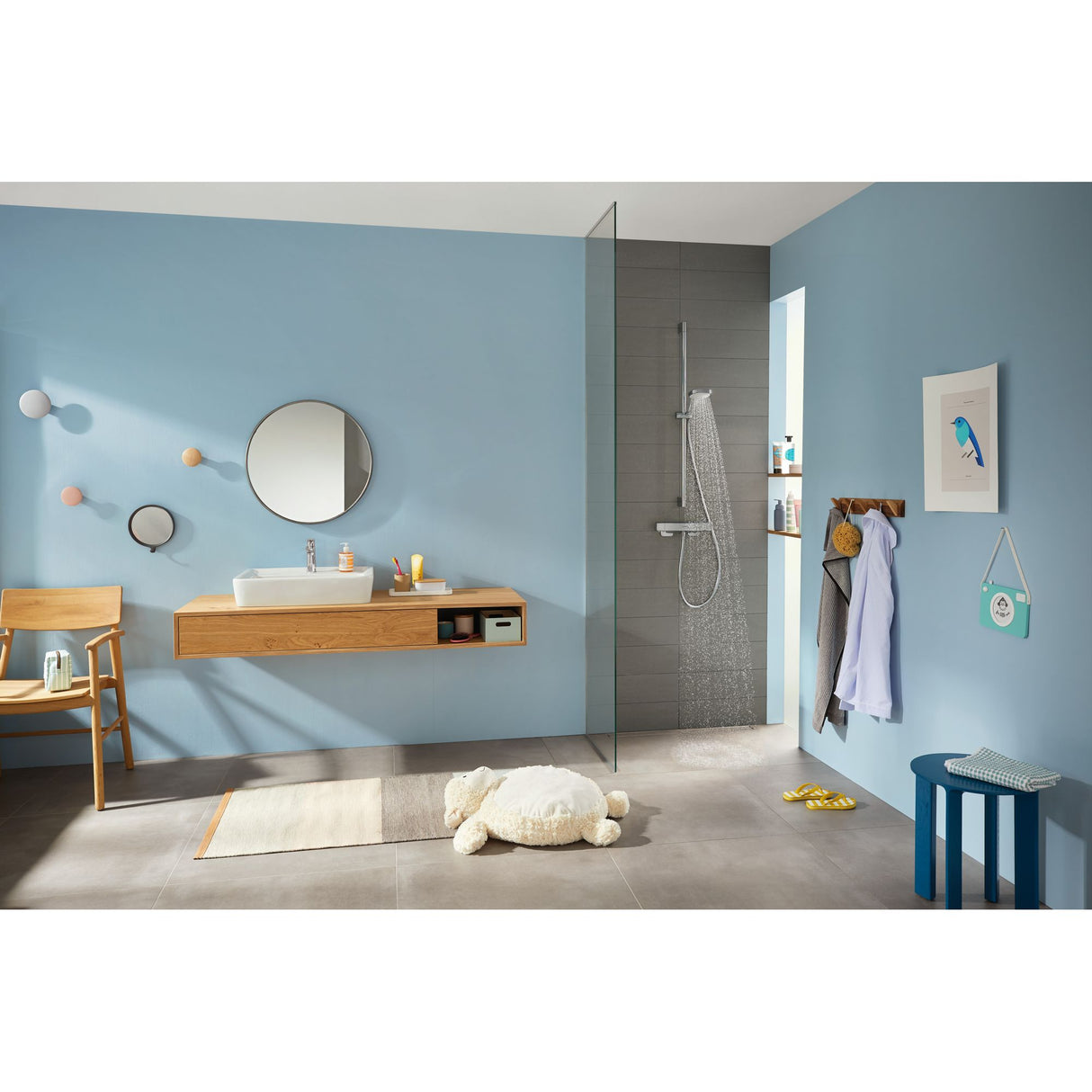 Douche Grohe, colonne de douche chromée, salle de bain moderne bleu clair