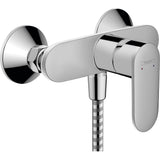 Mitigeur de douche chromé Hansgrohe, robinetterie salle de bain couleur argent.