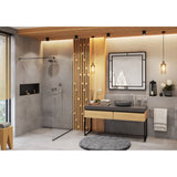 Salle de bain moderne avec douche walk-in Grohe grise, meuble bois clair, vasque noire.