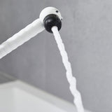 Mitigeur blanc Grohe, robinet de cuisine avec bec flexible, jet d’eau visible.