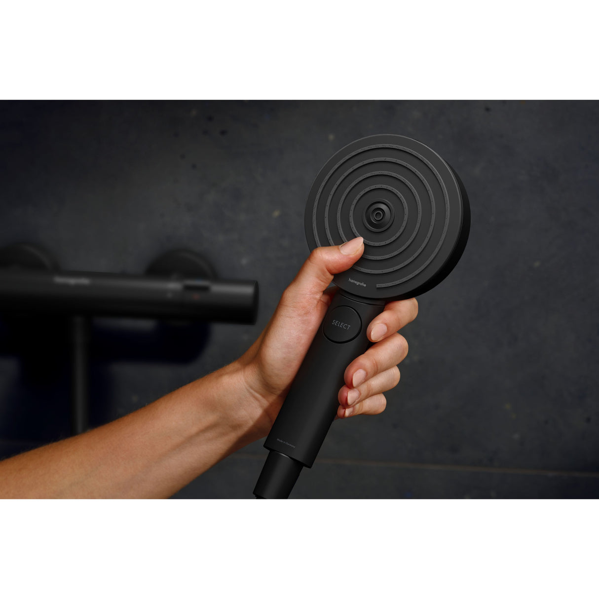 Douchette noire Hansgrohe, accessoire de douche, design moderne rond