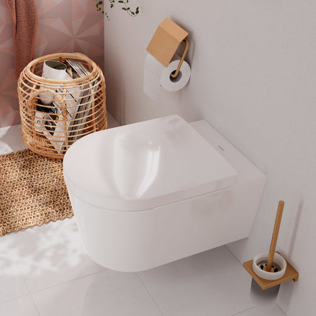 WC suspendu blanc Villeroy & Boch avec abattant, design moderne, couleur blanche