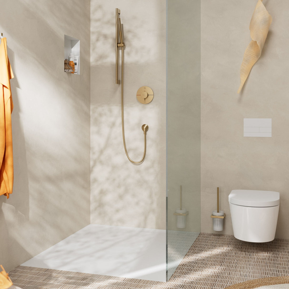 Douche Grohe ensemble de douche doré, allure dorée, salle de bain contemporaine.