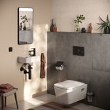 WC suspendu Grohe blanc avec plaque de commande noire dans salle de bain moderne