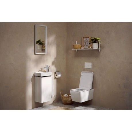WC suspendu blanc Grohe, design moderne, installé dans une salle de bain beige