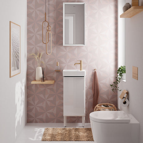 Lavabo Grohe, meuble vasque blanc, robinet doré, salle de bain moderne, accessoires beiges
