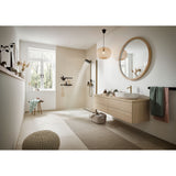 Salle de bain moderne avec douche à l’italienne Grohe, robinetterie noire, meubles bois clair