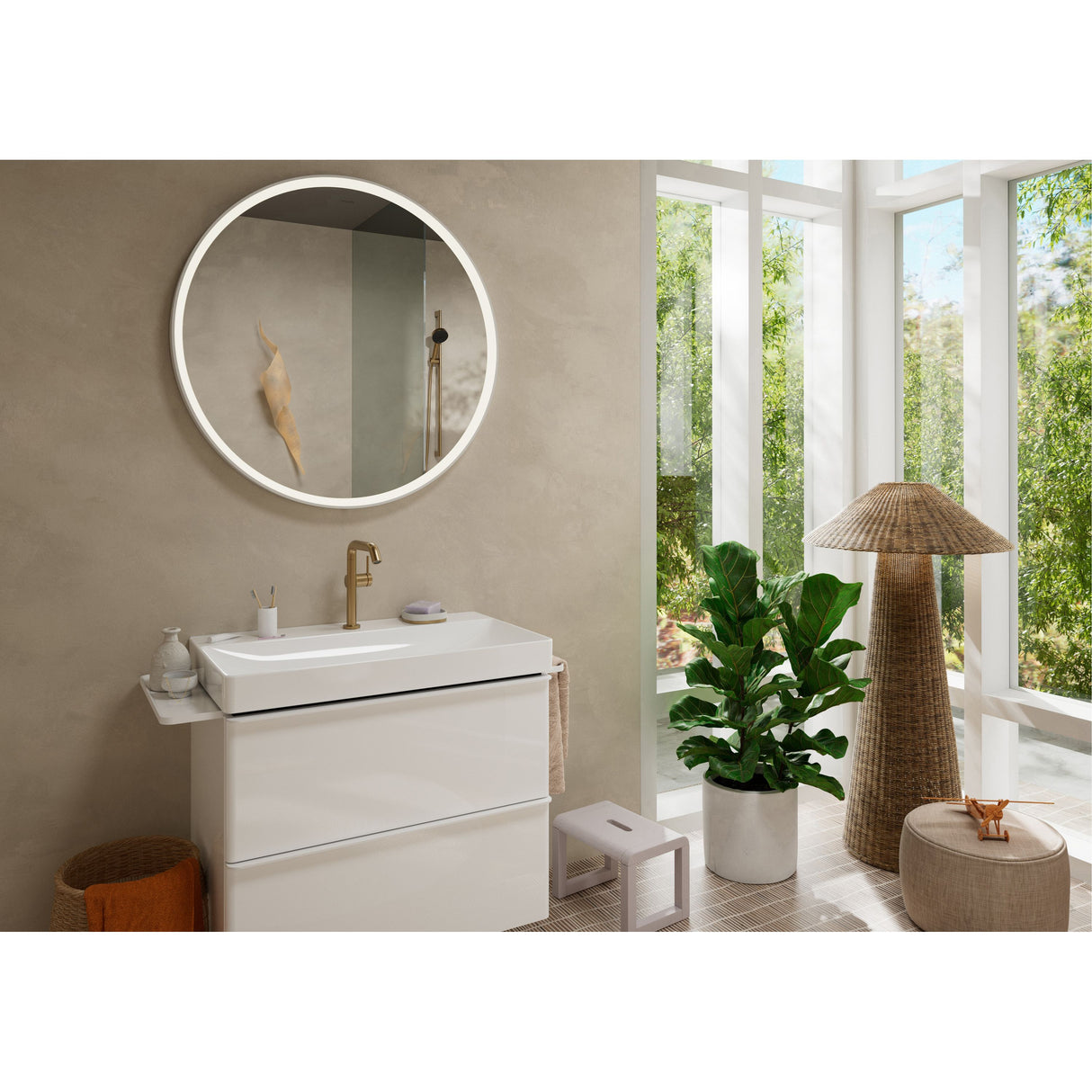 Meuble vasque blanc Grohe, meuble de salle de bain moderne, robinet finition dorée.