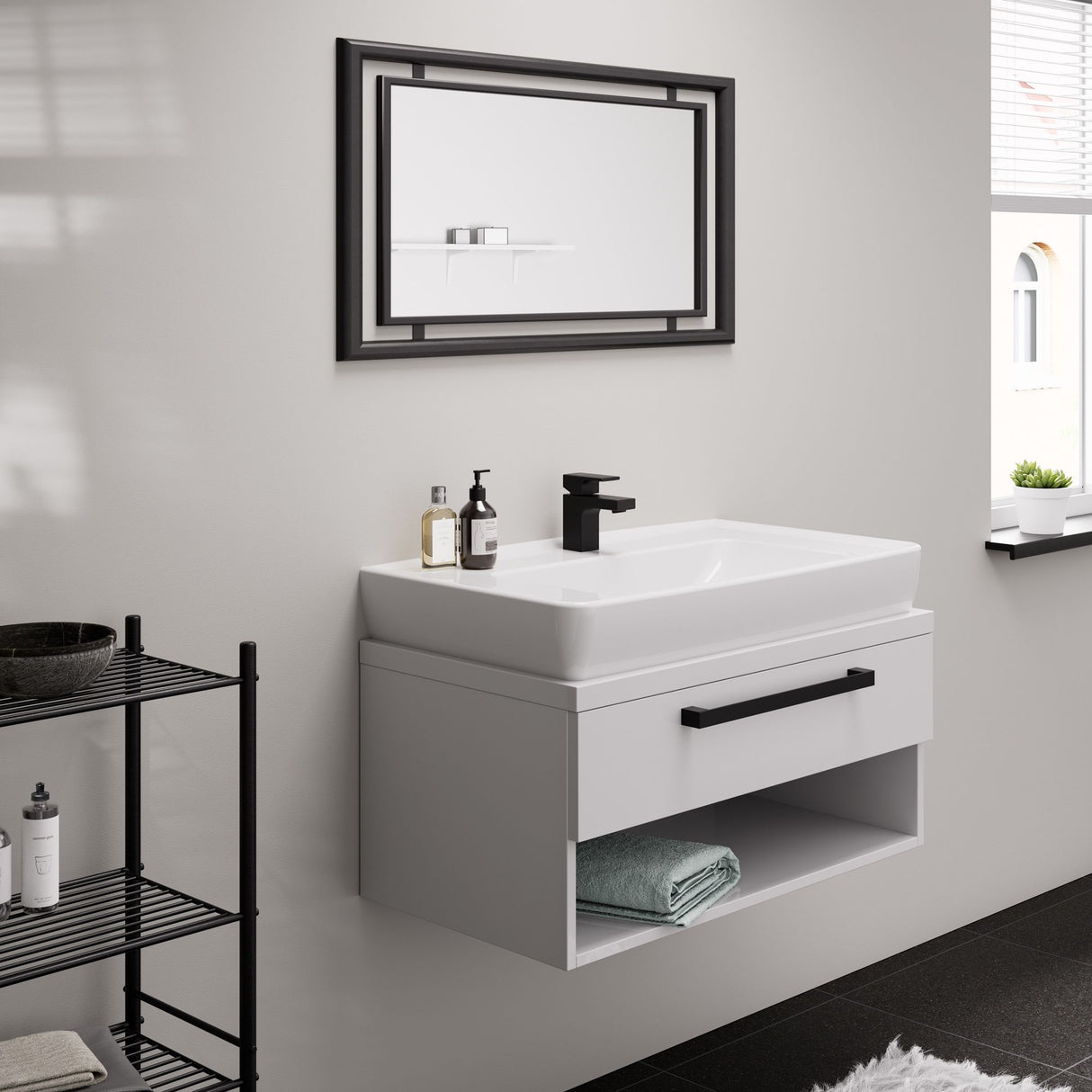 Meuble de salle de bain blanc avec robinet noir, miroir rectangulaire, marque inconnue