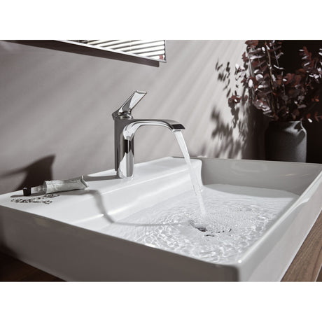 Mitigeur Grohe, robinet de lavabo chromé, couleur argentée, eau en écoulement