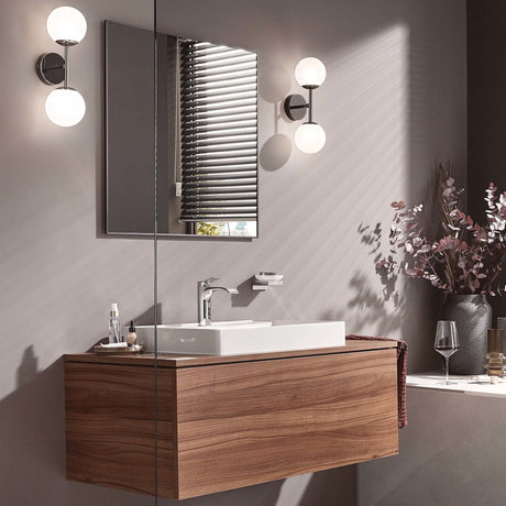 Meuble vasque marron Grohe, salle de bain moderne, robinet chromé, vasque blanche.