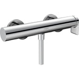Mitigeur de douche chromé Hansgrohe, robinet mural moderne couleur argent.