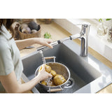 Mitigeur cuisine Grohe chromé, robinet lavabo design, couleur argent, utilisation évier