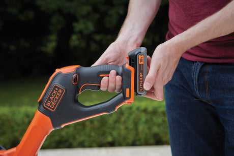 Outil électroportatif Black+Decker, type scie, couleur noir et orange, avec batterie lithium