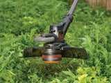 Coupe-bordures BLACK+DECKER noir, outil électrique de jardin sur herbe verte