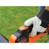 Taille-haie BLACK+DECKER, couleur orange et noir, détail poignée avec gant