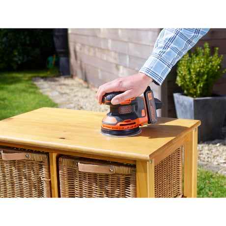 Ponceuse excentrique sans fil BLACK+DECKER 18V sans batterie, outil électrique pour ponçage fin et finition.
