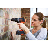 Perceuse à percussion BLACK+DECKER 18V avec 2 batteries 1.5Ah, 10 accessoires et sac souple, outil de bricolage polyvalent