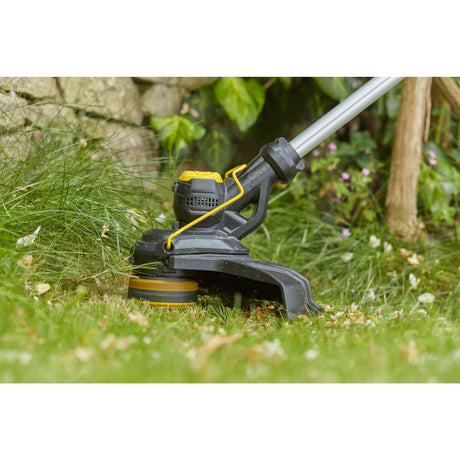 Débroussailleuse Stanley, outil de jardin, couleur noire et jaune, coupe herbe