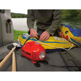 Gonfleur électrique Black+Decker rouge pour bateau gonflable, utilisé en extérieur