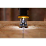 Défonceuse DeWalt, outil électroportatif, couleur noire et jaune, sur bois.