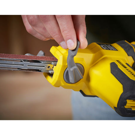 Ponceuse à bande DeWalt, outil électroportatif jaune et noir, réglage manuel