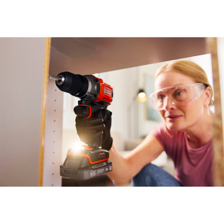 Perceuse visseuse BLACK+DECKER 18V brushless avec 2 batteries 2Ah, en mallette, outil électrique éco-responsable.
