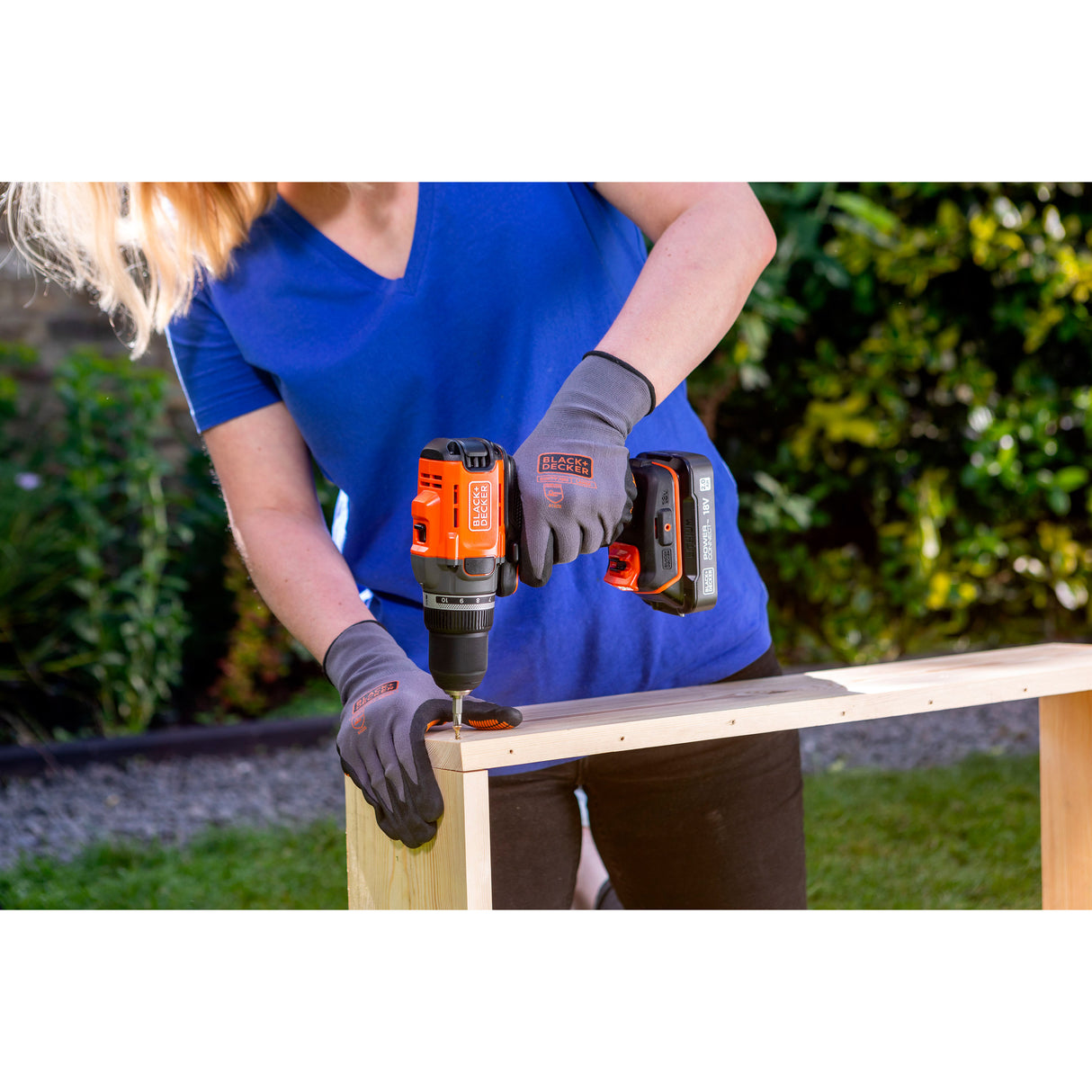 Perceuse et visseuse BLACK+DECKER 18V brushless, éco-responsable, avec 2 batteries 2Ah, en mallette.